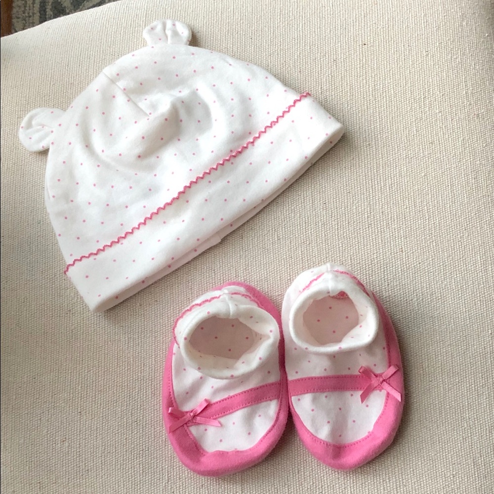The Children’s Place Bear Ears Hat and Booties set